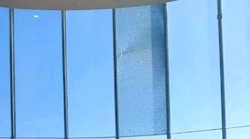 החלון המנופץ בבית המשפט העליון, צילום: משמר בתי המשפט